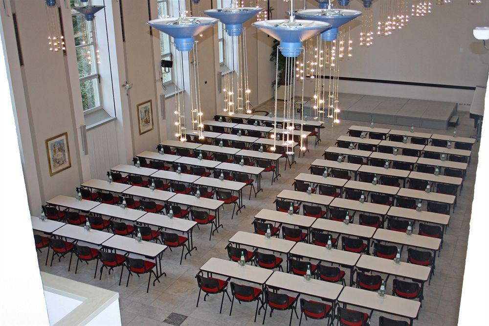 Kardinal Schulte Haus Hotel Бергиш Гладбах Екстериор снимка