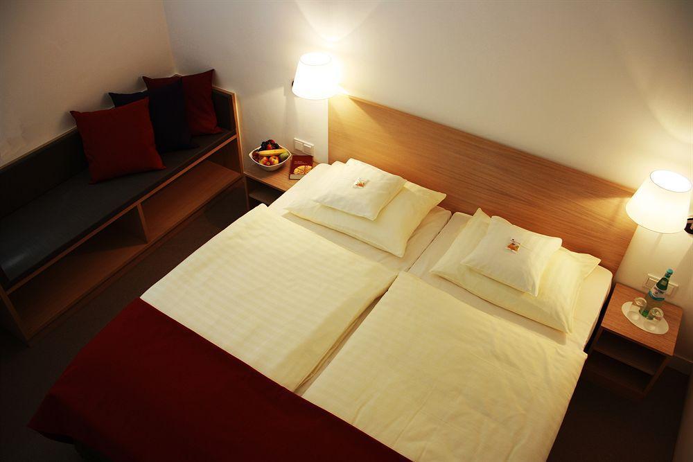 Kardinal Schulte Haus Hotel Бергиш Гладбах Екстериор снимка