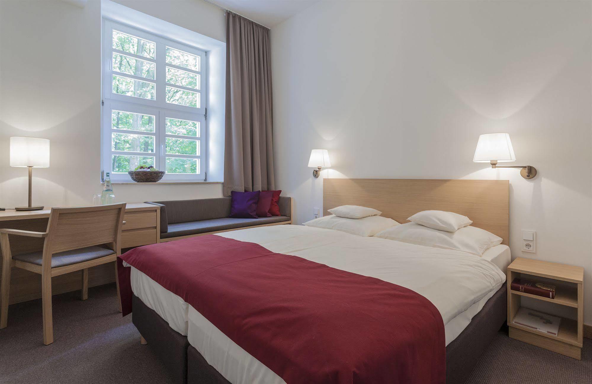 Kardinal Schulte Haus Hotel Бергиш Гладбах Екстериор снимка