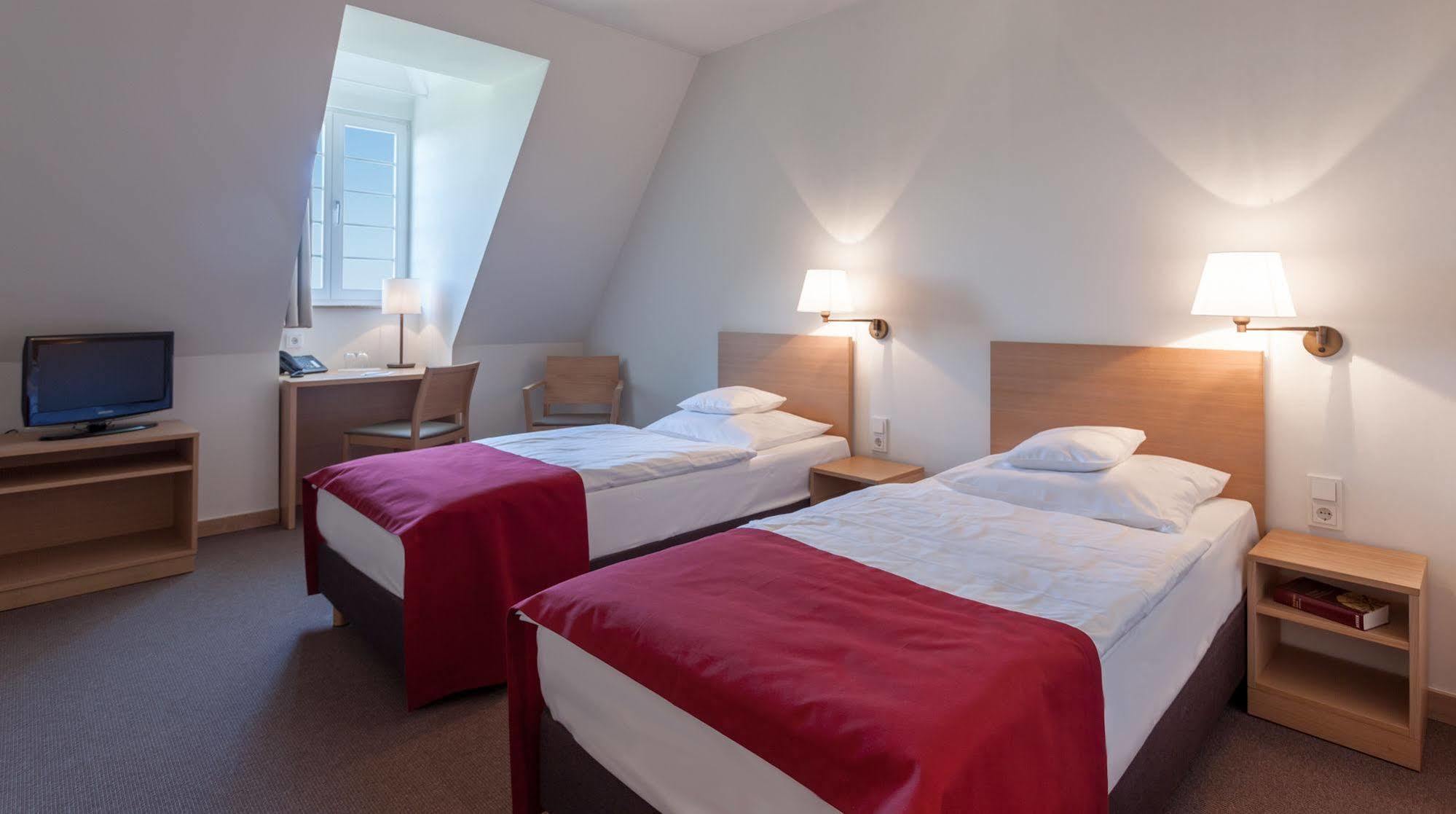 Kardinal Schulte Haus Hotel Бергиш Гладбах Екстериор снимка