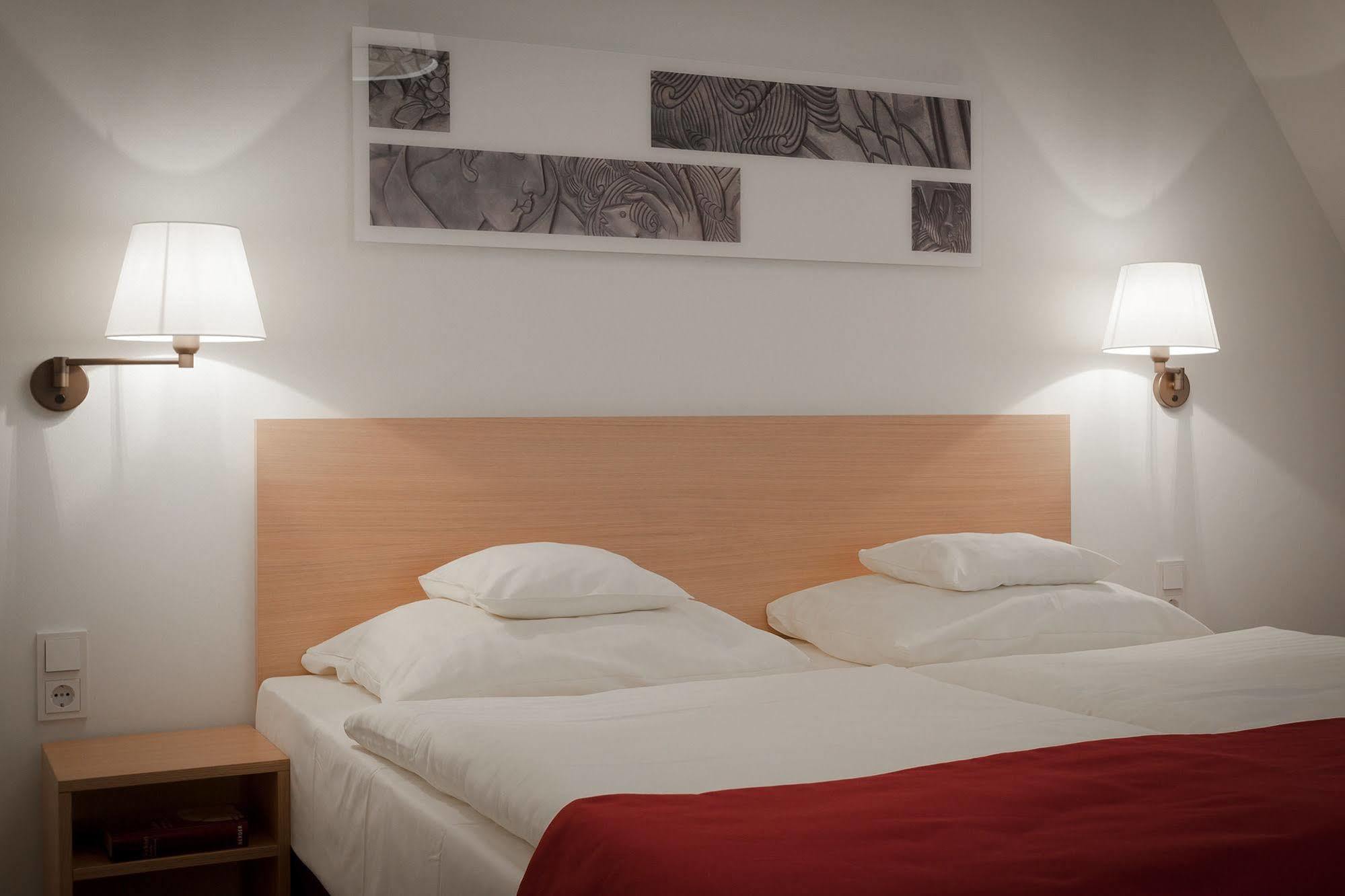 Kardinal Schulte Haus Hotel Бергиш Гладбах Екстериор снимка