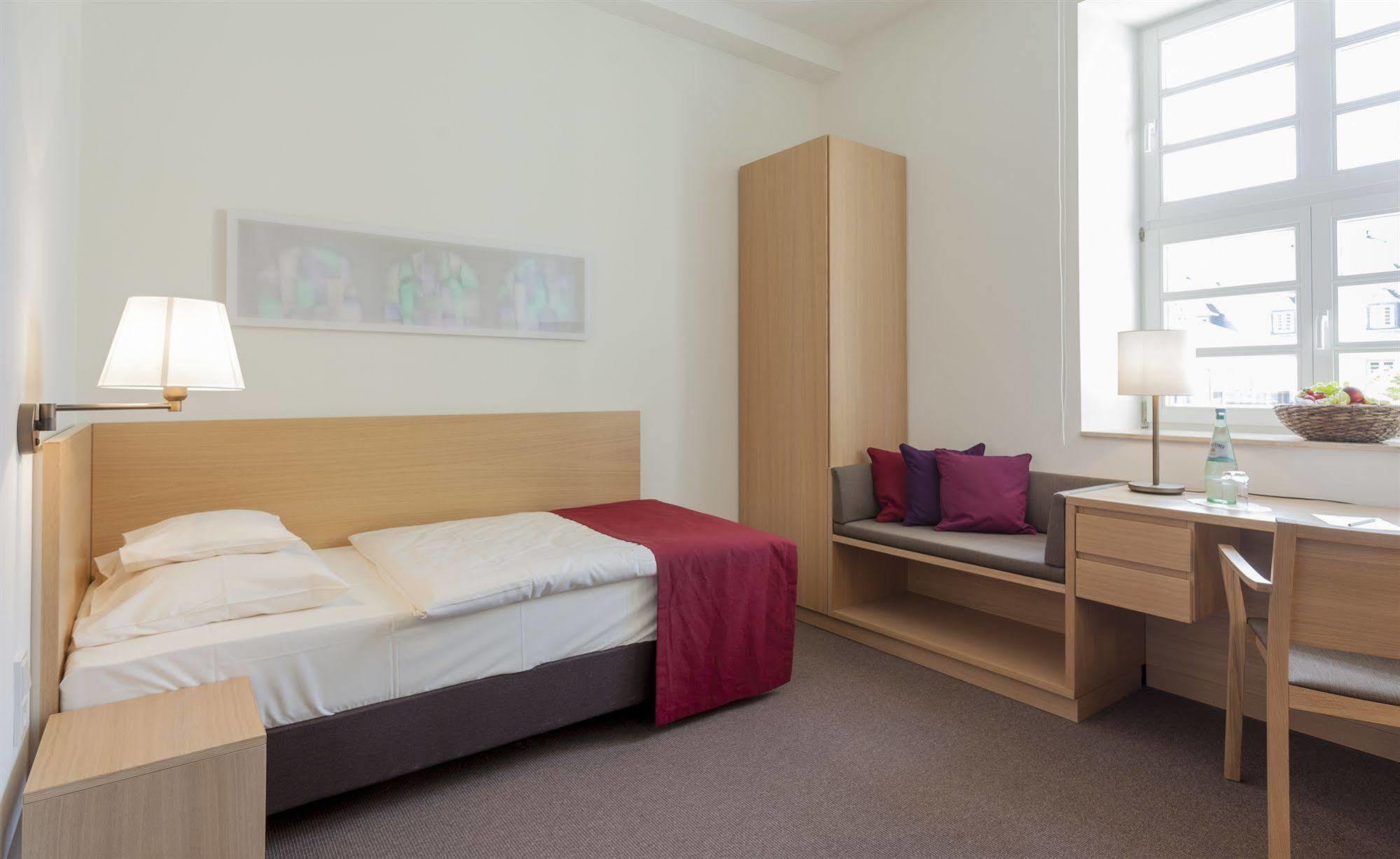 Kardinal Schulte Haus Hotel Бергиш Гладбах Екстериор снимка